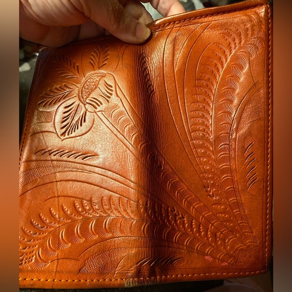 JL SALDIVAR LEATHER TOOLED WALLET - Picture 12 of 13